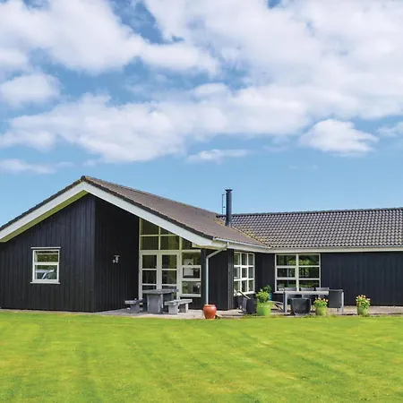 Stunning In With Kitchen Holiday home *