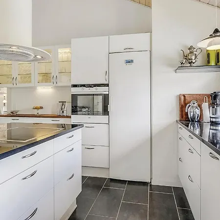 Holiday home Stunning In With Kitchen